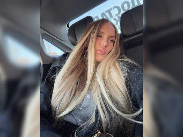 blondinochkaa live cam on BongaCams