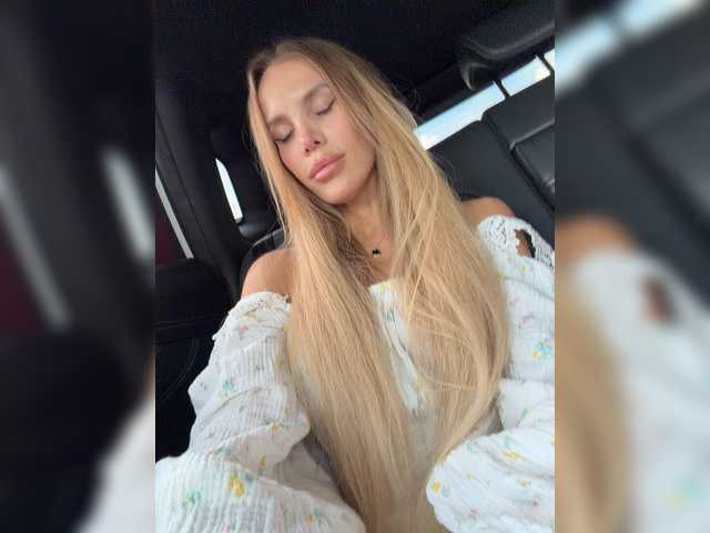 blondinochkaa live cam on BongaCams