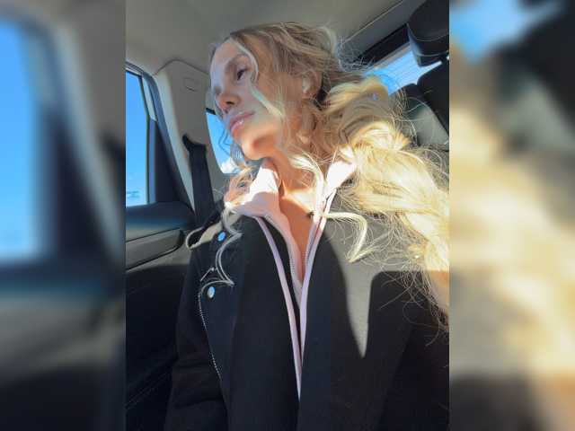 blondinochkaa live cam on BongaCams