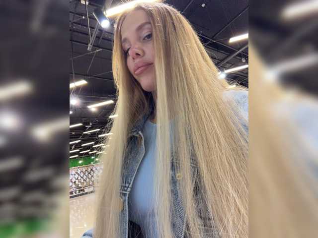 blondinochkaa live cam on BongaCams