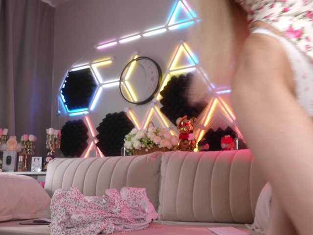 blondinochkaa live cam on BongaCams