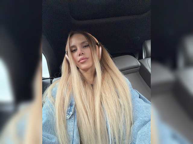 blondinochkaa live cam on BongaCams