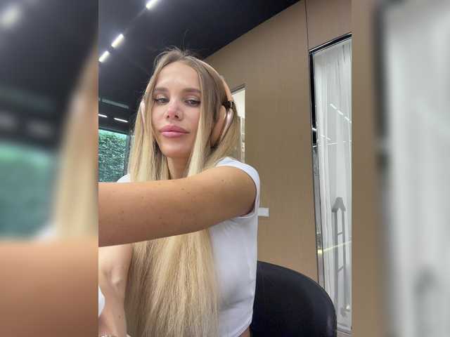blondinochkaa live webcam show