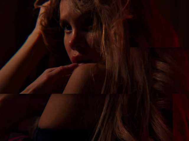 blondinochkaa live cam on BongaCams