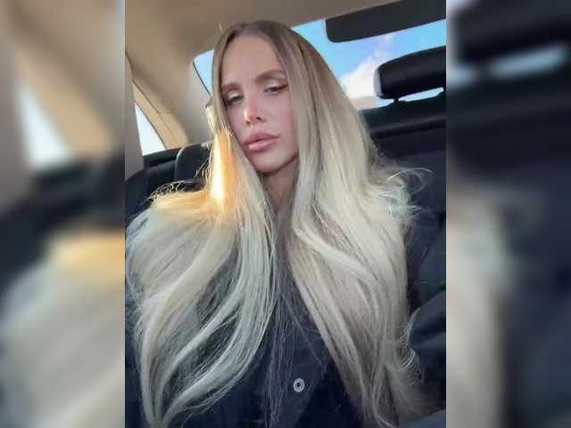 blondinochkaa live cam on BongaCams