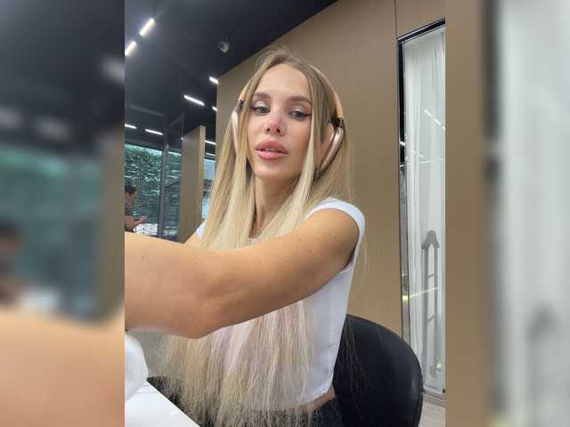 blondinochkaa live webcam show