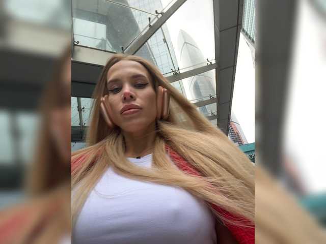 blondinochkaa live cam on BongaCams