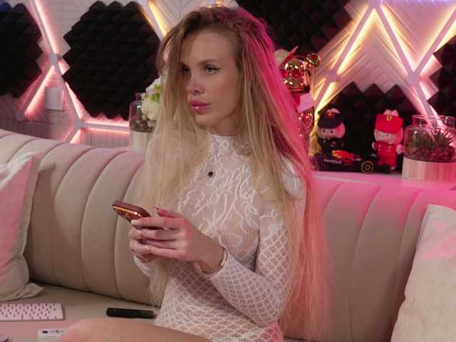 blondinochkaa live cam on BongaCams