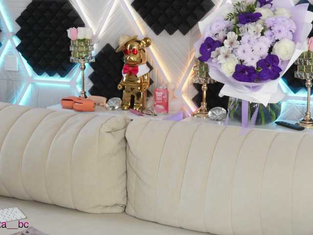 ALVUWKA live webcam show
