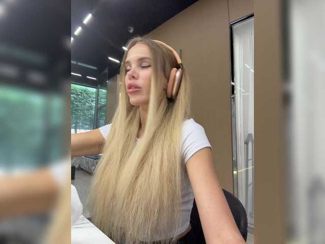 blondinochkaa live webcam show