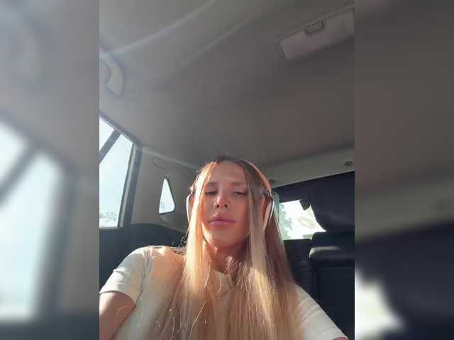 blondinochkaa live cam on BongaCams