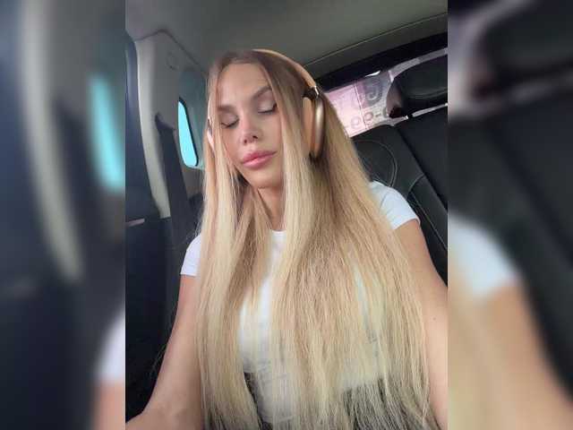 blondinochkaa live webcam show