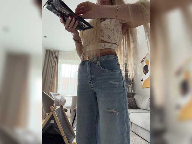 blondinochkaa live cam on BongaCams