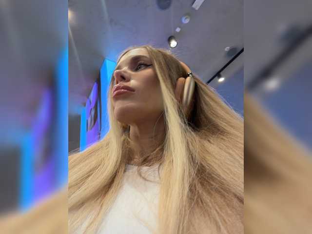 blondinochkaa live webcam show