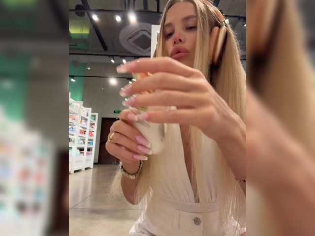 ALVUWKA live webcam show