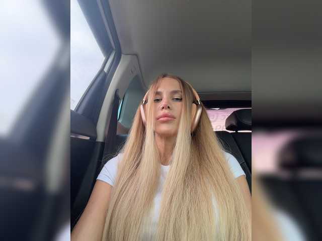 blondinochkaa live cam on BongaCams