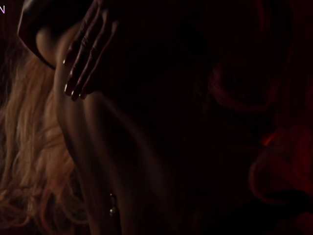 blondinochkaa live cam on BongaCams