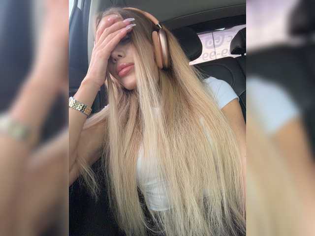blondinochkaa live cam on BongaCams