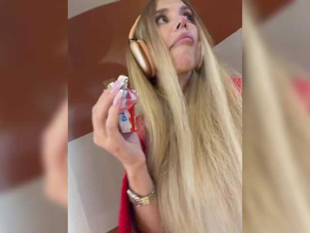 blondinochkaa live cam on BongaCams