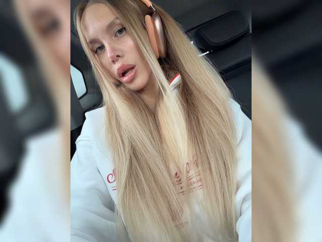 blondinochkaa live cam on BongaCams