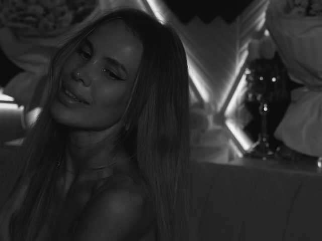 blondinochkaa live cam on BongaCams