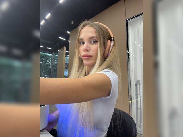 blondinochkaa live webcam show