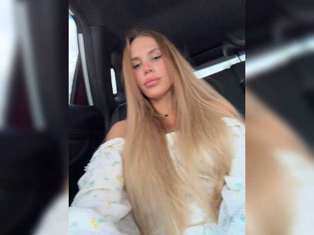 blondinochkaa Live Cam on BongaCams