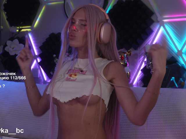 blondinochkaa live cam on BongaCams