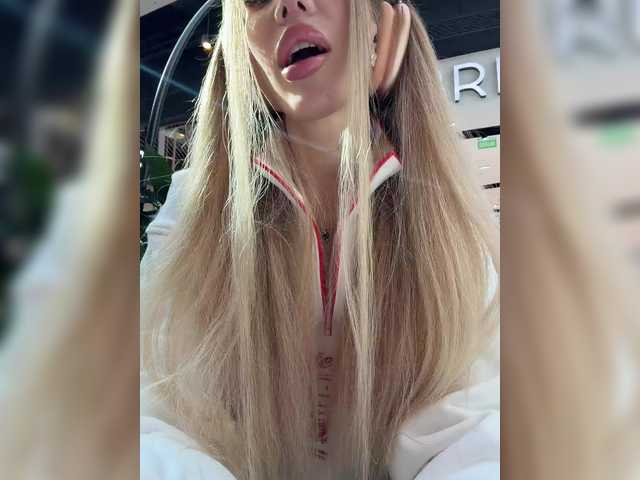 blondinochkaa live cam
