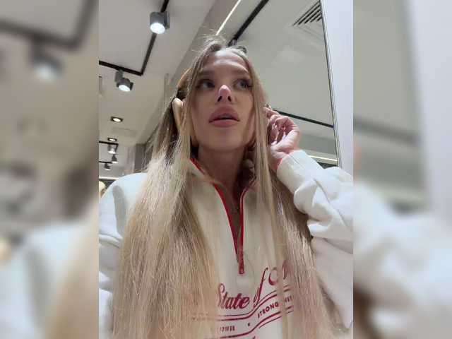 blondinochkaa live cam on BongaCams