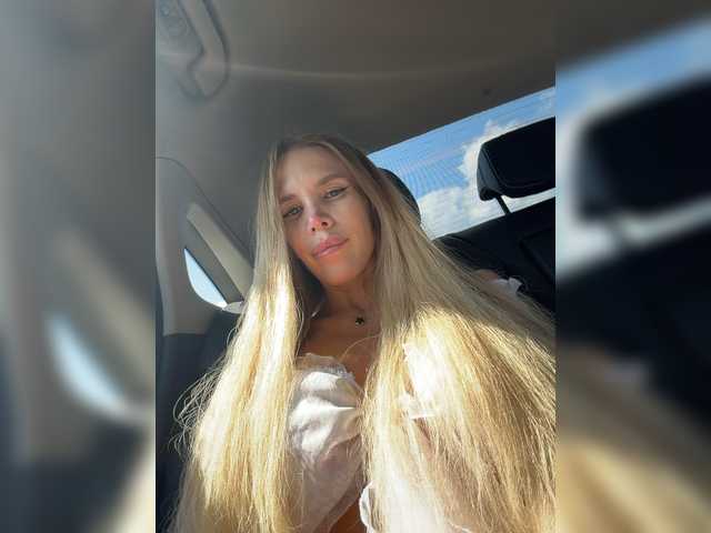blondinochkaa live cam on BongaCams