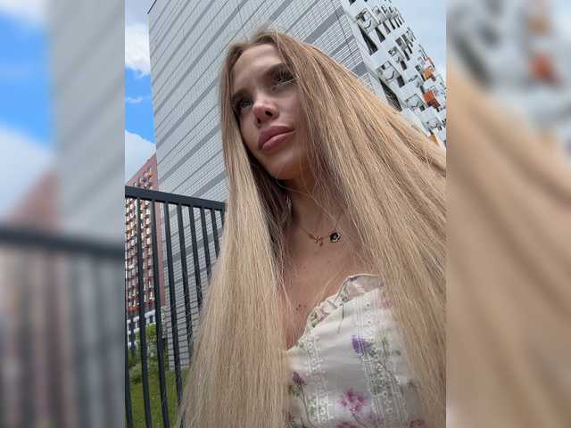blondinochkaa live cam on BongaCams