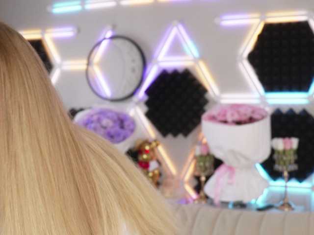 blondinochkaa live cam on BongaCams