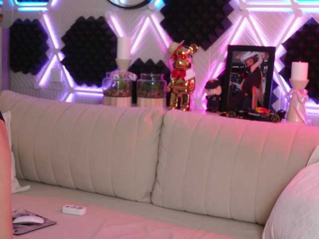 blondinochkaa live cam on BongaCams