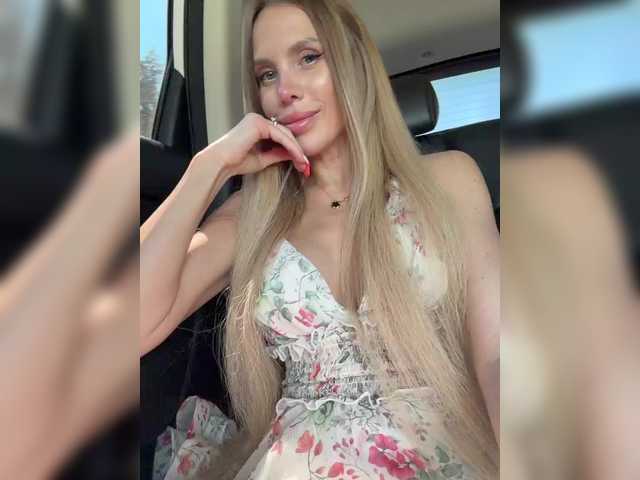 blondinochkaa live cam on BongaCams