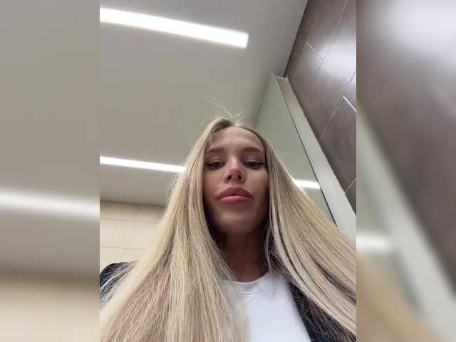 blondinochkaa live cam on BongaCams