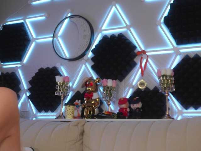 blondinochkaa live cam on BongaCams