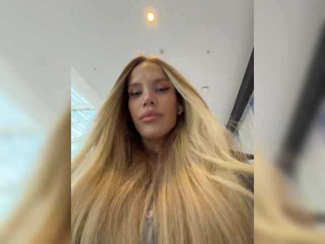 blondinochkaa live cam on BongaCams