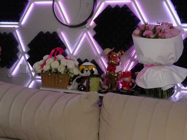blondinochkaa live cam on BongaCams