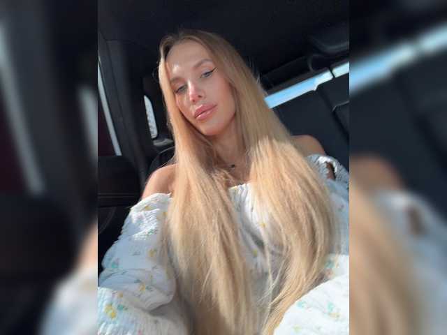 blondinochkaa live cam on BongaCams