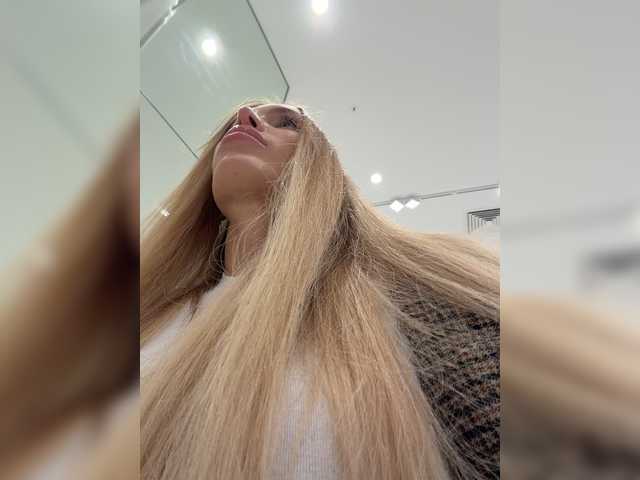 blondinochkaa live cam on BongaCams