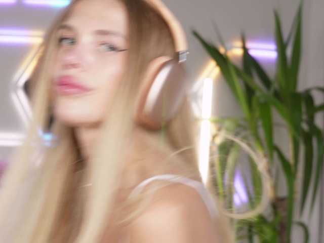 blondinochkaa live cam