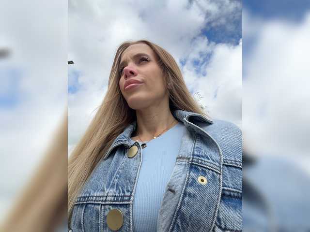 blondinochkaa live cam on BongaCams