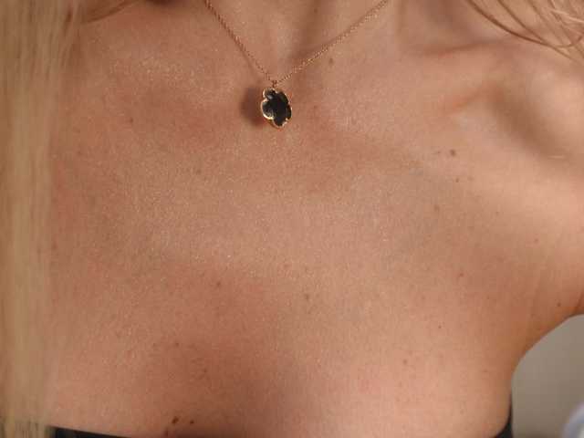 blondinochkaa live cam on BongaCams