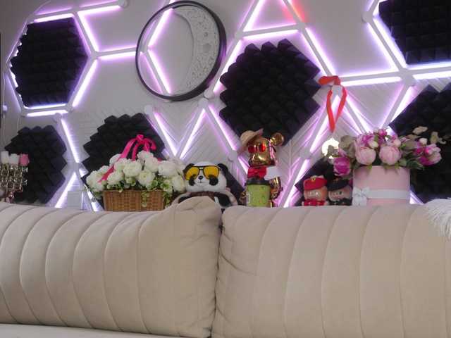 blondinochkaa live cam on BongaCams