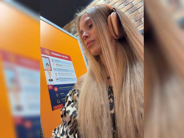 blondinochkaa live cam on BongaCams