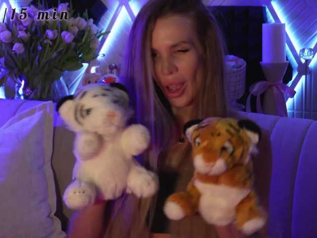 blondinochkaa's BongaCams show and profile