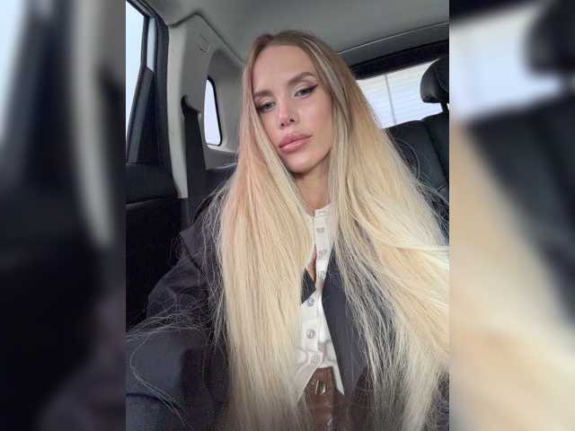 blondinochkaa live cam on BongaCams