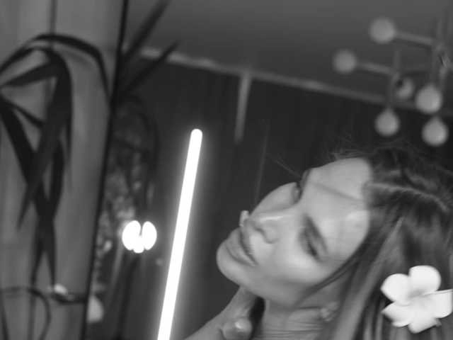 ALVUWKA live webcam show