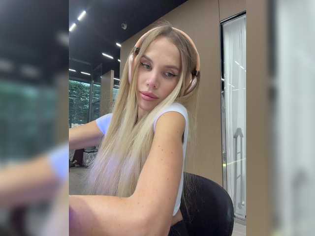 blondinochkaa live webcam show